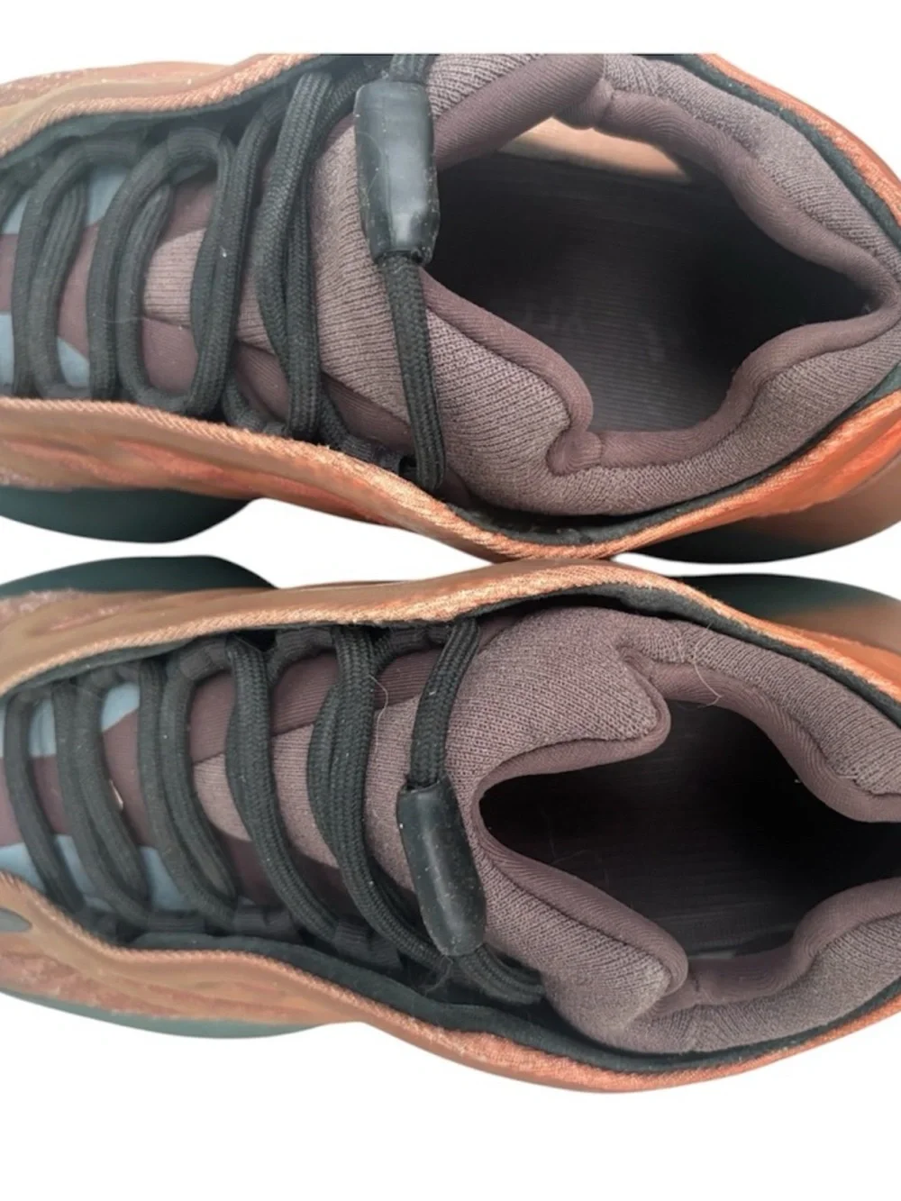 Adidas Yeezy 700 V3 Copper Fade Size 6.5 M